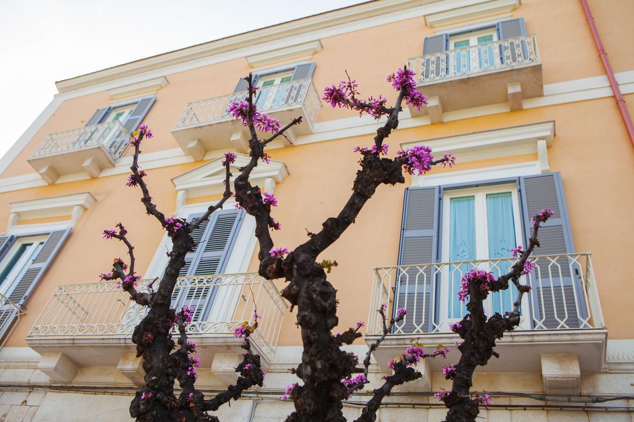 Albergo Lucy Trani Exterior foto