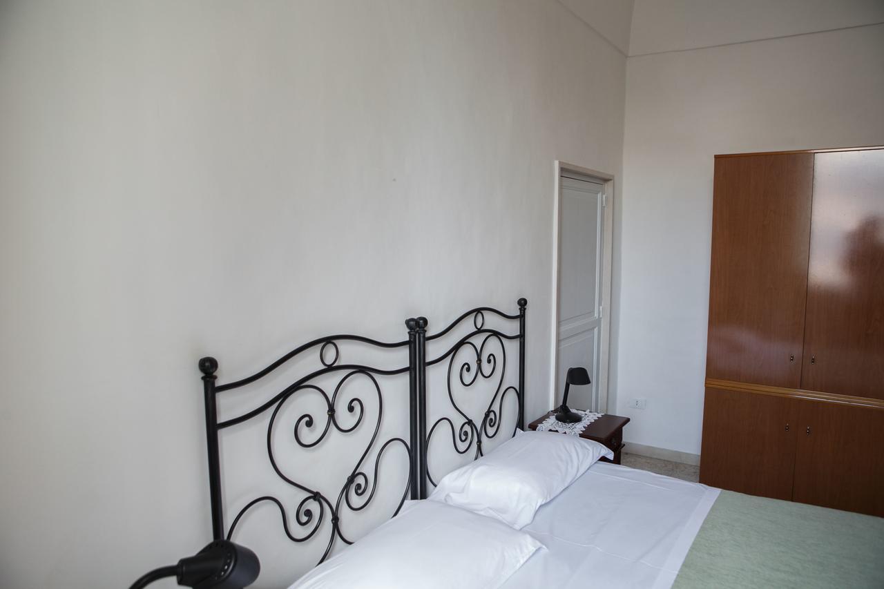 Albergo Lucy Trani Exterior foto